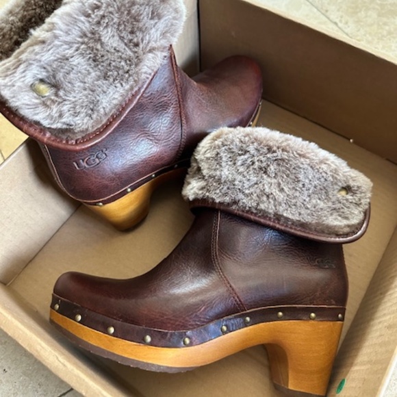 UGG AUSTRALIA LYNNEA II Leather Boots - Picture 2 of 6